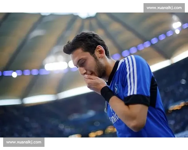 恰尔汗奥卢妻子发声：忠诚背后的利益博弈