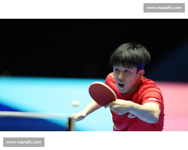 顶冰袋擦汗，笑握小球迷 —— 王楚钦的亚锦赛 “抗热日常”